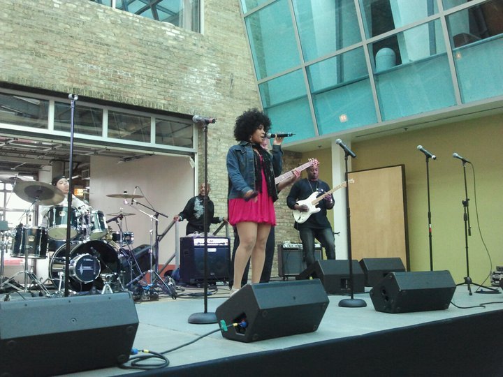 LainiatsoundcheckLilGConcert511